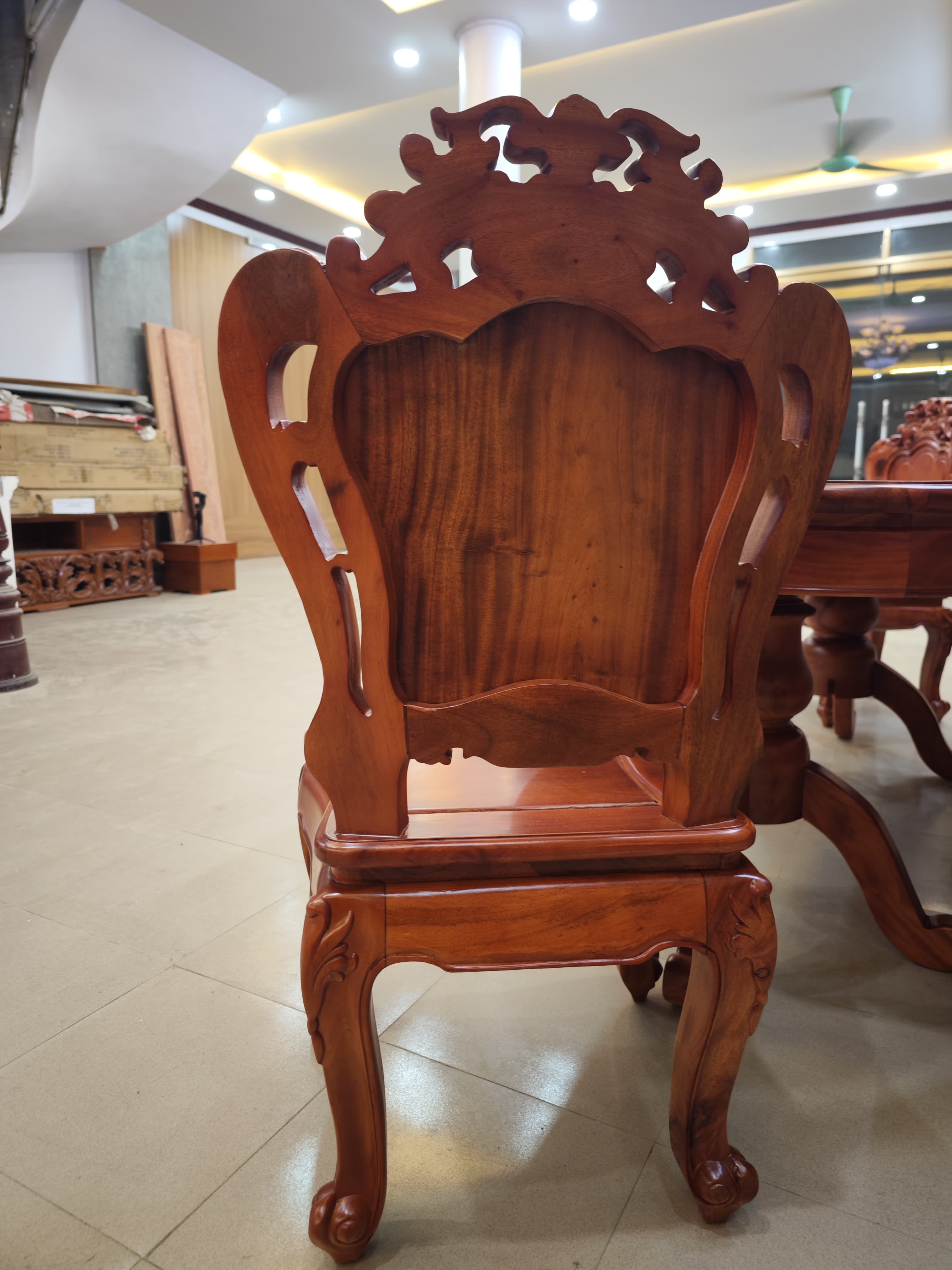 Bàn Ăn Bầu Dục 6 Ghế Louis Gỗ Lim (Mã: BA-04) – Vẻ Đẹp Tân Cổ Điển Tinh Tế, Đẳng Cấp Thumbnail 5