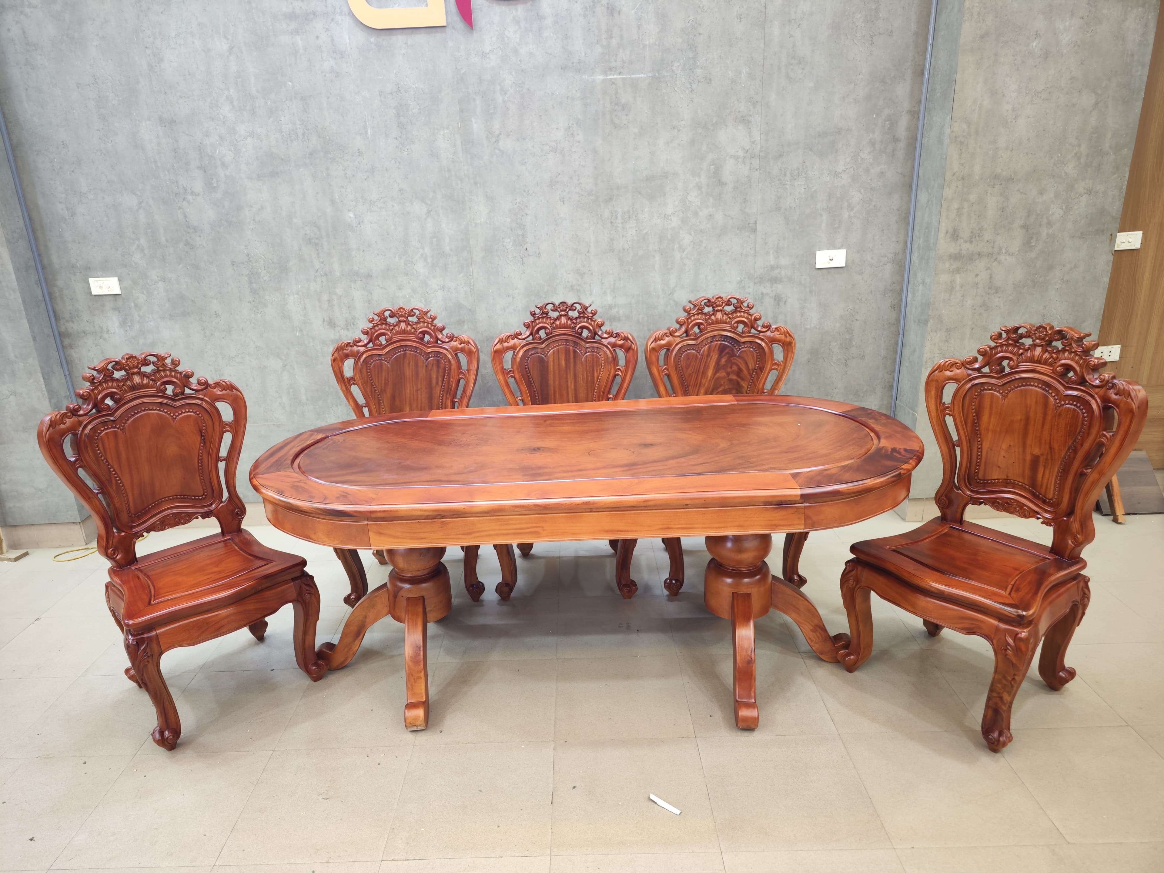 Bàn Ăn Bầu Dục 6 Ghế Louis Gỗ Lim (Mã: BA-04) – Vẻ Đẹp Tân Cổ Điển Tinh Tế, Đẳng Cấp Thumbnail 6