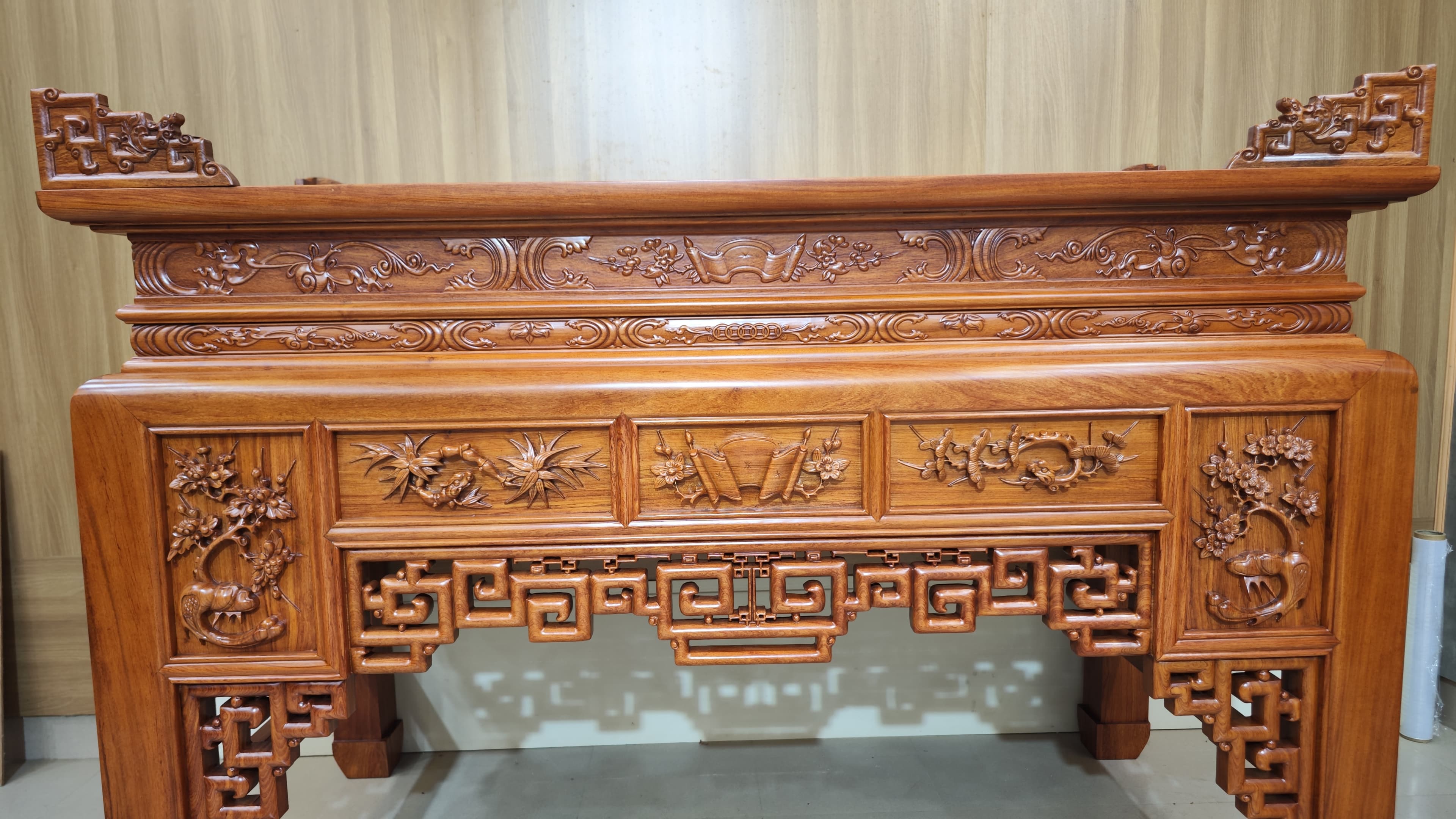 Án Gian Tứ Quý Chân 12 Gỗ Hương Đá (Mã: AG-01) Thumbnail 3